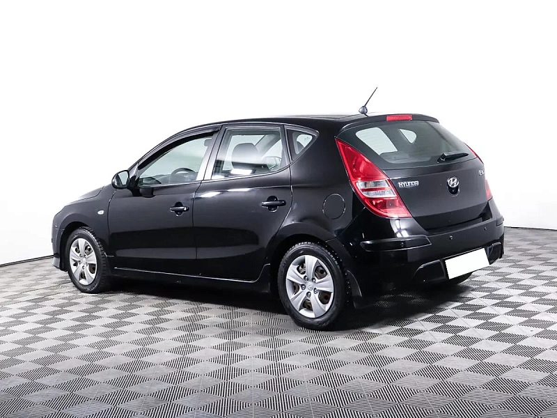 i30