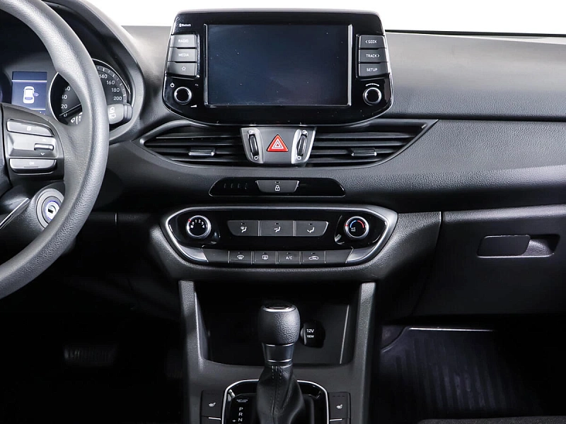 i30