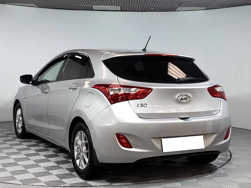 i30