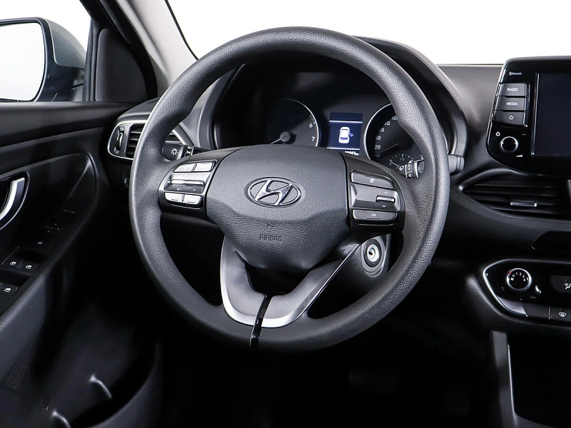 i30
